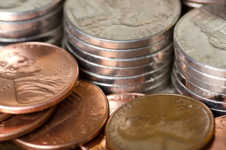 How many pennies are in $100: Market Outlook, Risks, and Key Things to Watch